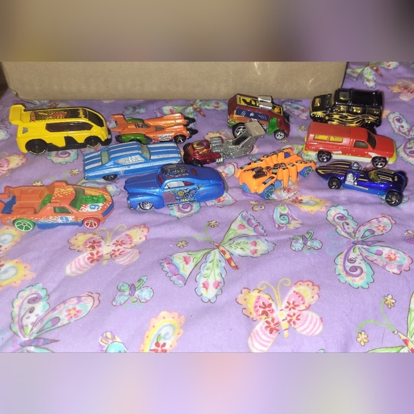 Assorted Toy Vehicles Hotwheels,Matchbox,Others - Picture 4 of 6